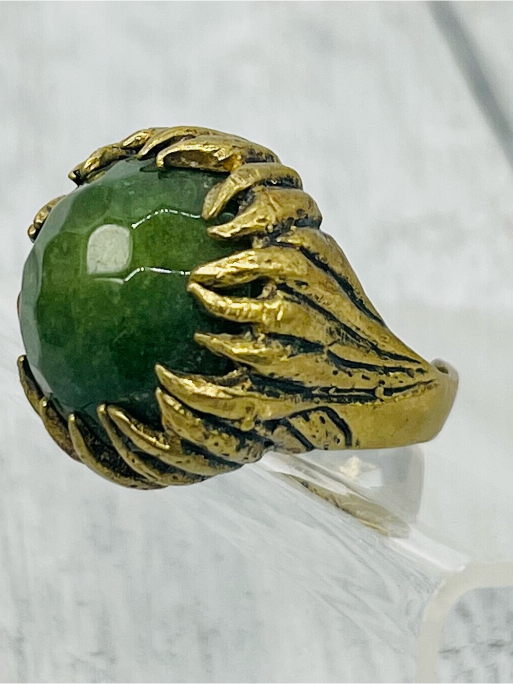362. Brutalist Gold-Tone Faceted Green Agate Claw Ring - Sz 8.5 - Medieval